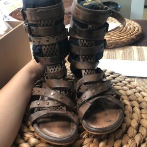 Freebird Biscayne gladiator brown sandal